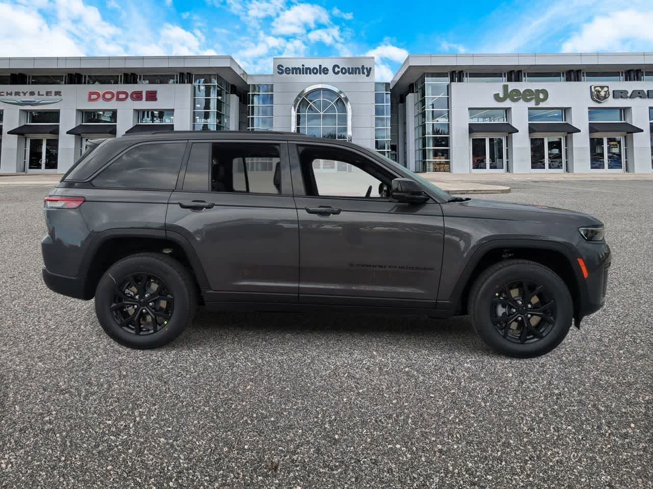 Jeep Grand Cherokee 2026 GRAND CHEROKEE LAREDO ALTITUDE 4X4