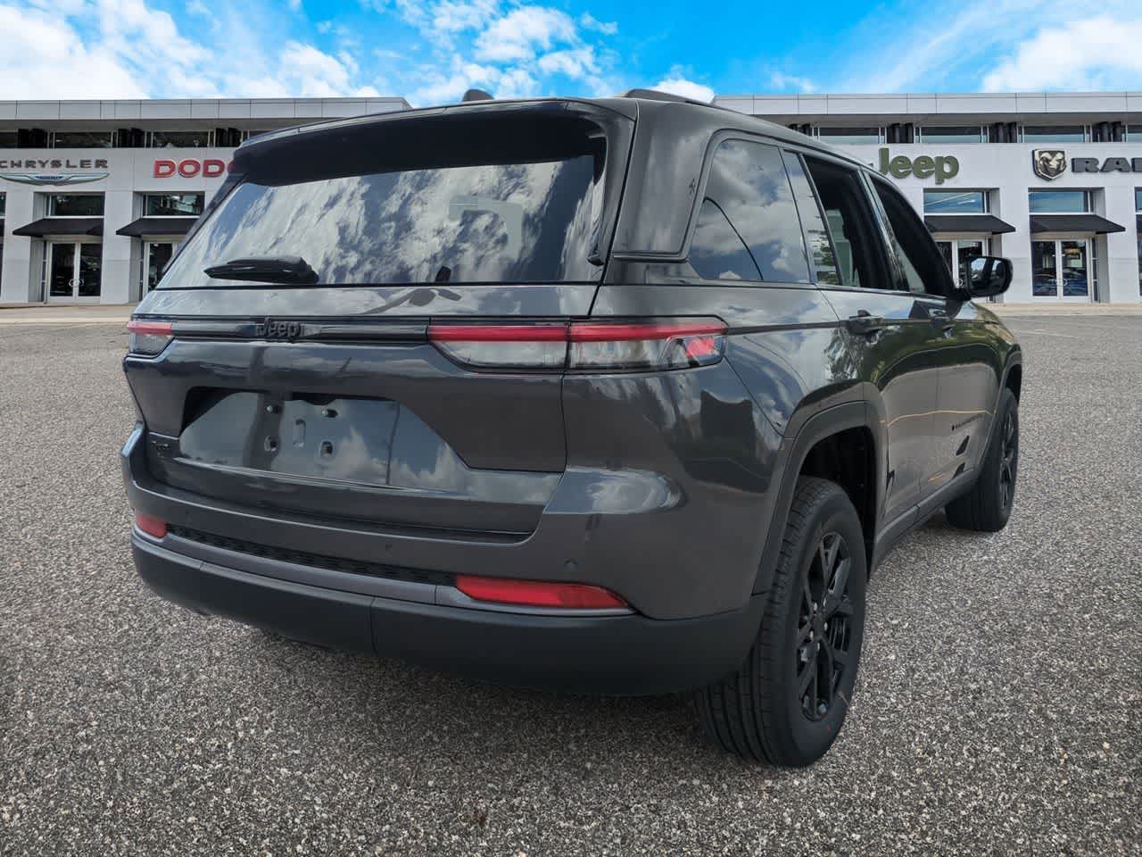 Jeep Grand Cherokee 2026 GRAND CHEROKEE LAREDO ALTITUDE 4X4