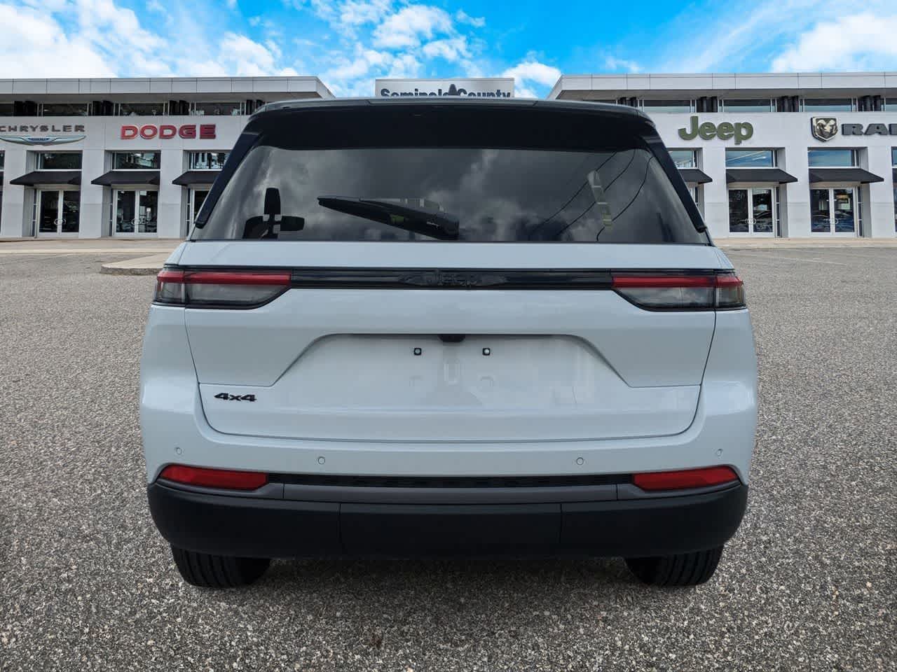 Jeep Grand Cherokee 2026 GRAND CHEROKEE LAREDO ALTITUDE 4X4