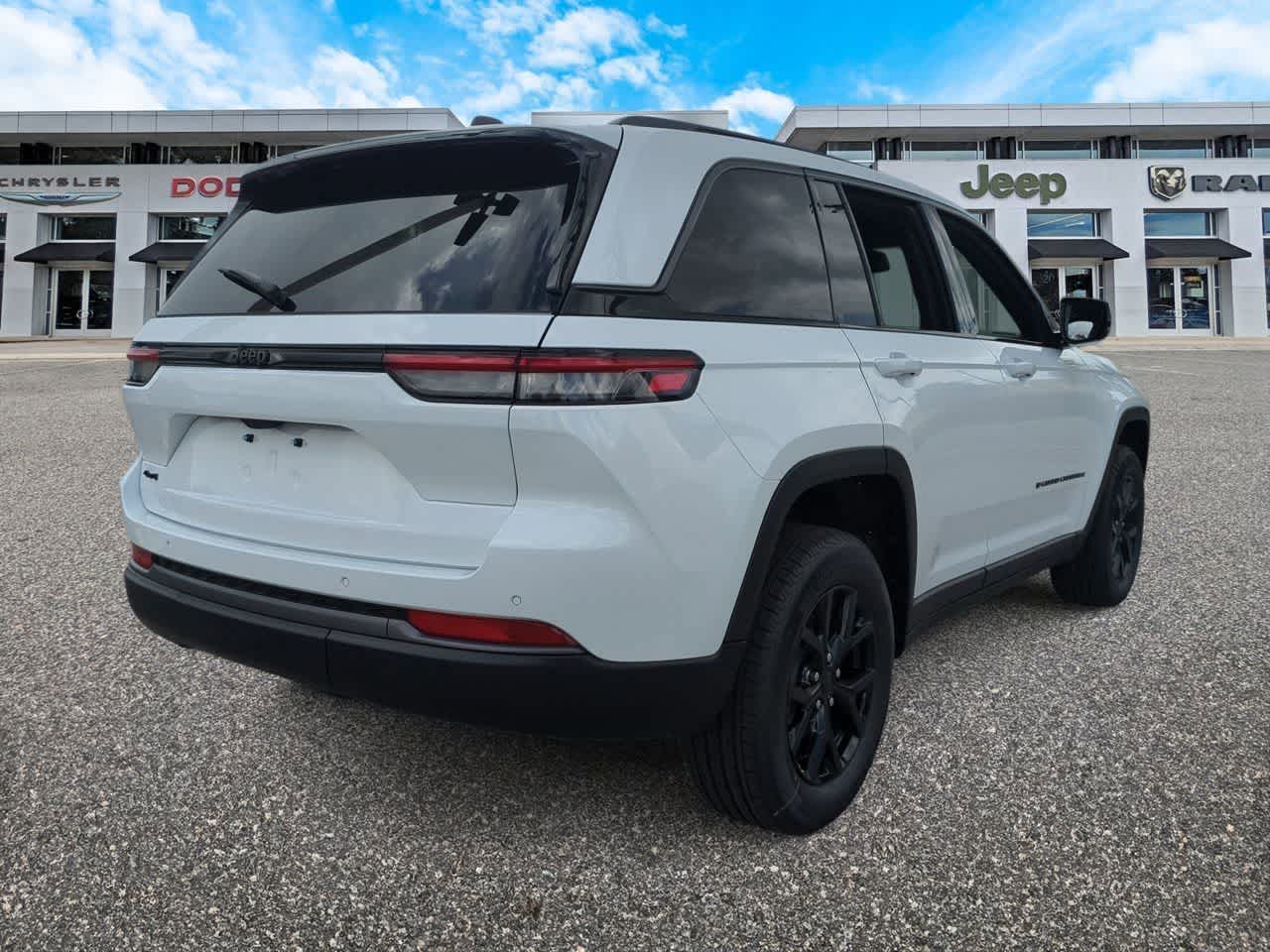 Jeep Grand Cherokee 2026 GRAND CHEROKEE LAREDO ALTITUDE 4X4