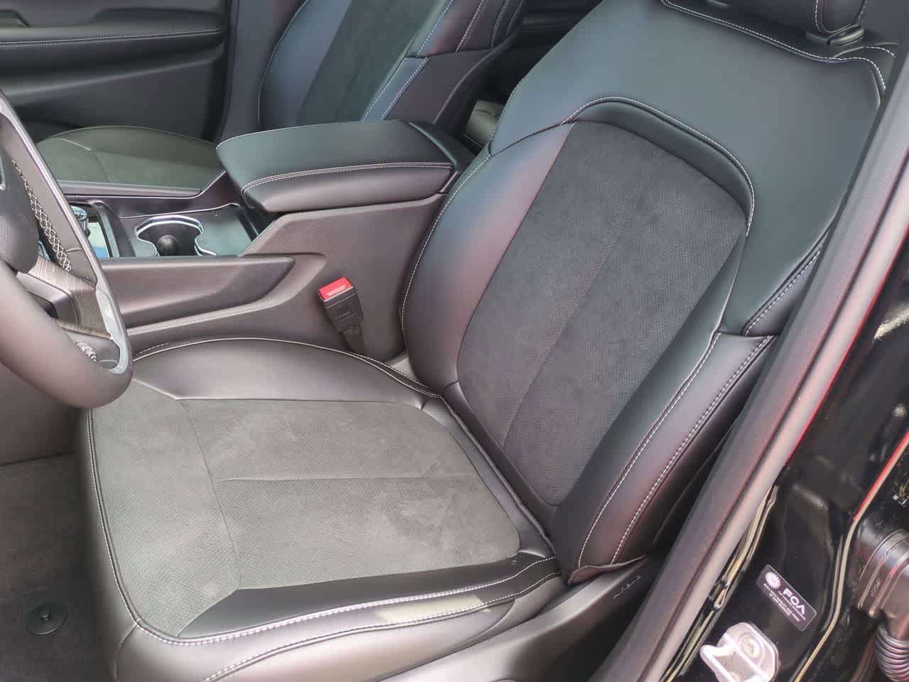 Jeep Grand Cherokee 2026 GRAND CHEROKEE LAREDO ALTITUDE 4X4