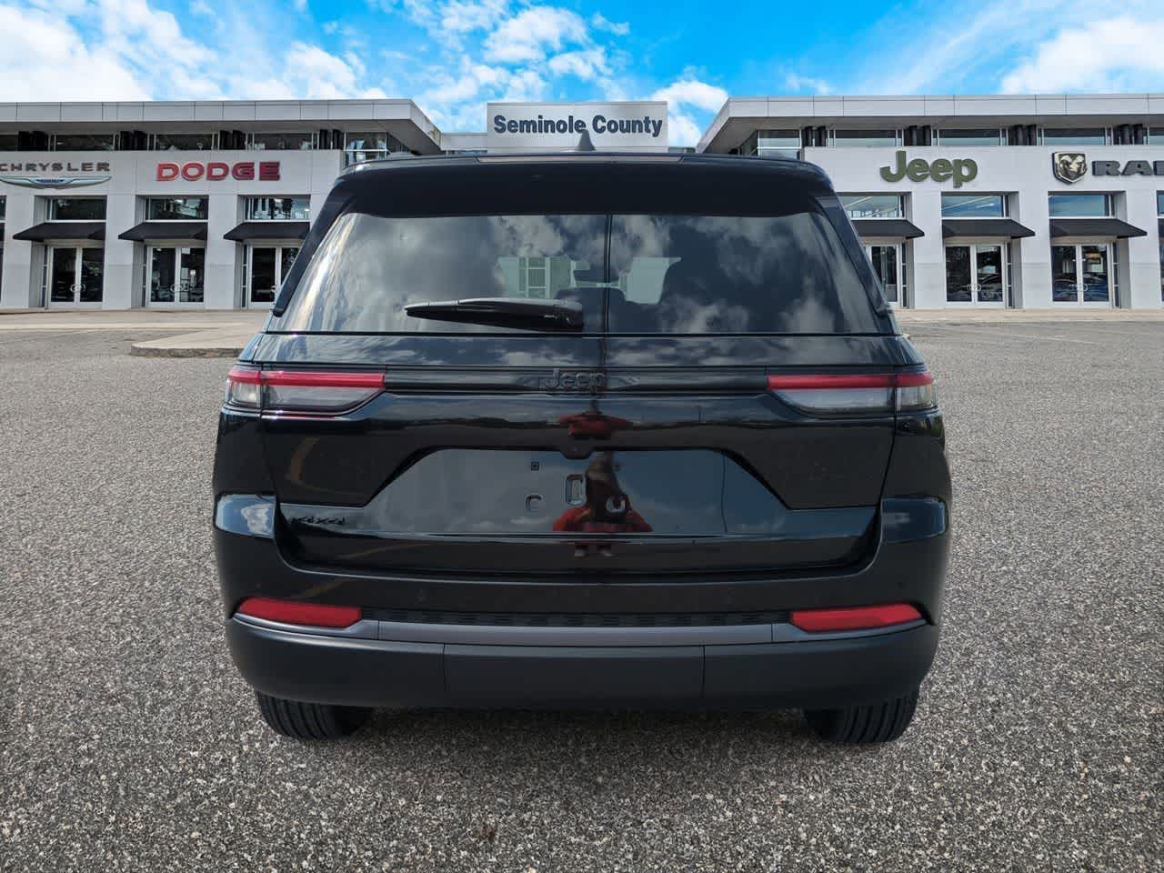 Jeep Grand Cherokee 2026 GRAND CHEROKEE LAREDO ALTITUDE 4X4