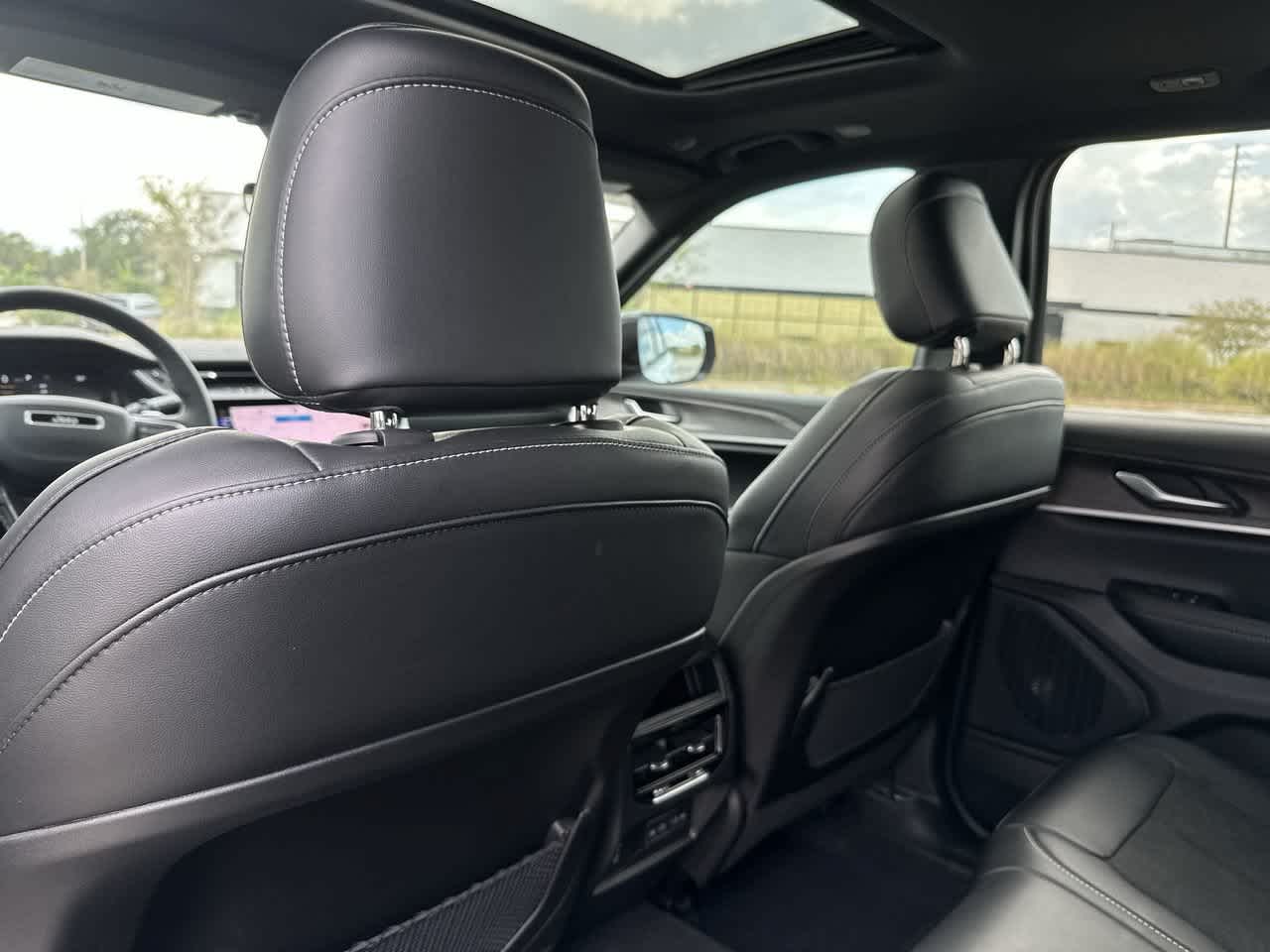 Jeep Grand Cherokee 2027 GRAND CHEROKEE LAREDO ALTITUDE 4X4