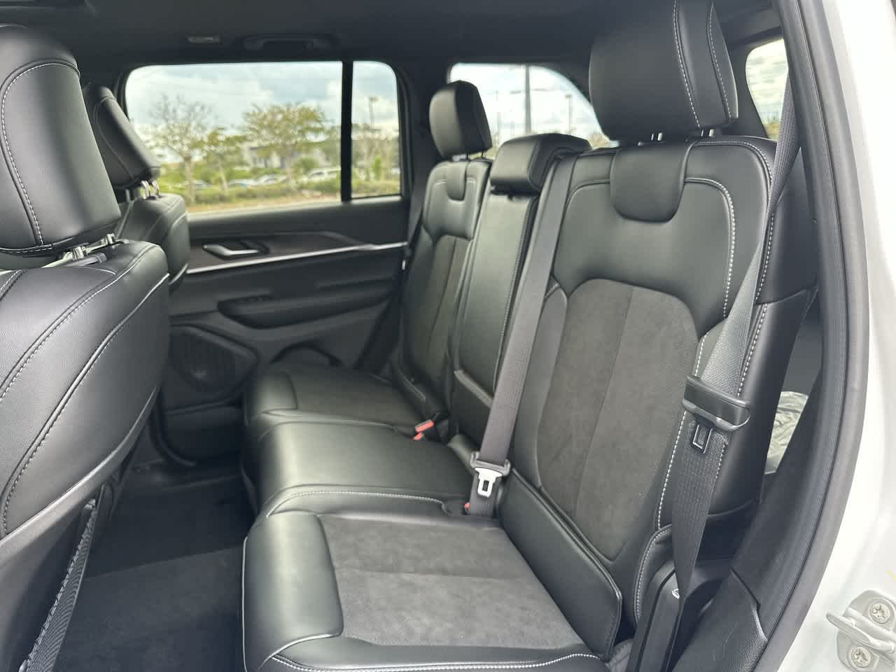 Jeep Grand Cherokee 2027 GRAND CHEROKEE LAREDO ALTITUDE 4X4