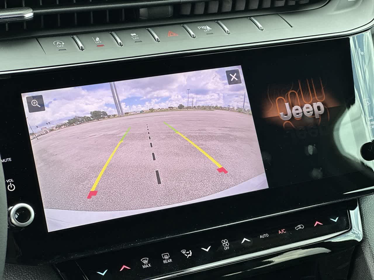 Jeep Grand Cherokee 2027 GRAND CHEROKEE LAREDO ALTITUDE 4X4