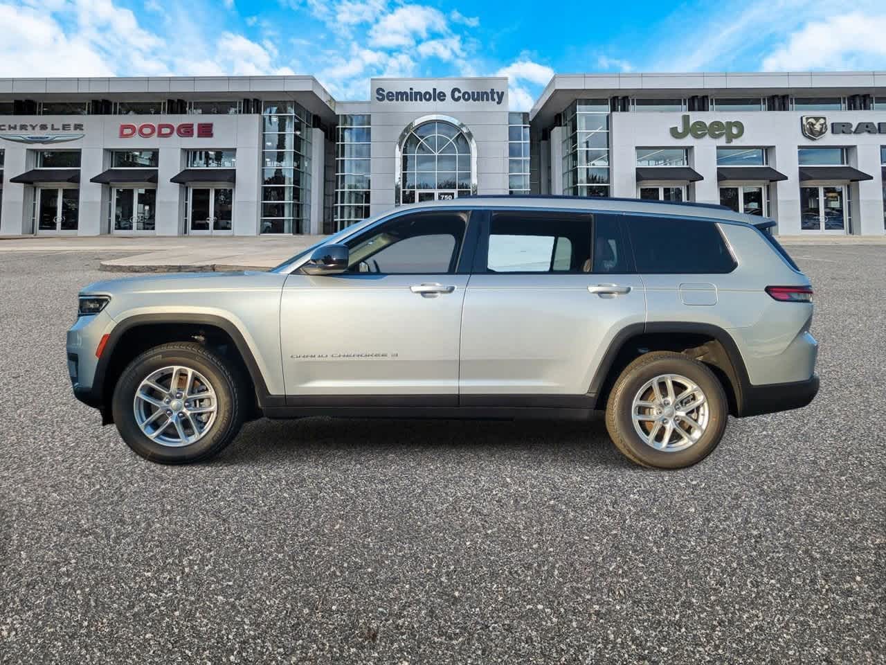 2025 Jeep Grand Cherokee GRAND CHEROKEE L LAREDO 4X2