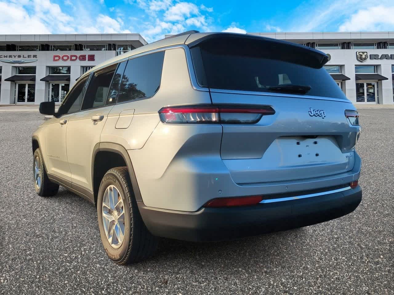 2025 Jeep Grand Cherokee GRAND CHEROKEE L LAREDO 4X2