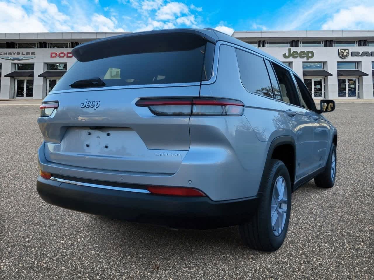 2025 Jeep Grand Cherokee GRAND CHEROKEE L LAREDO 4X2