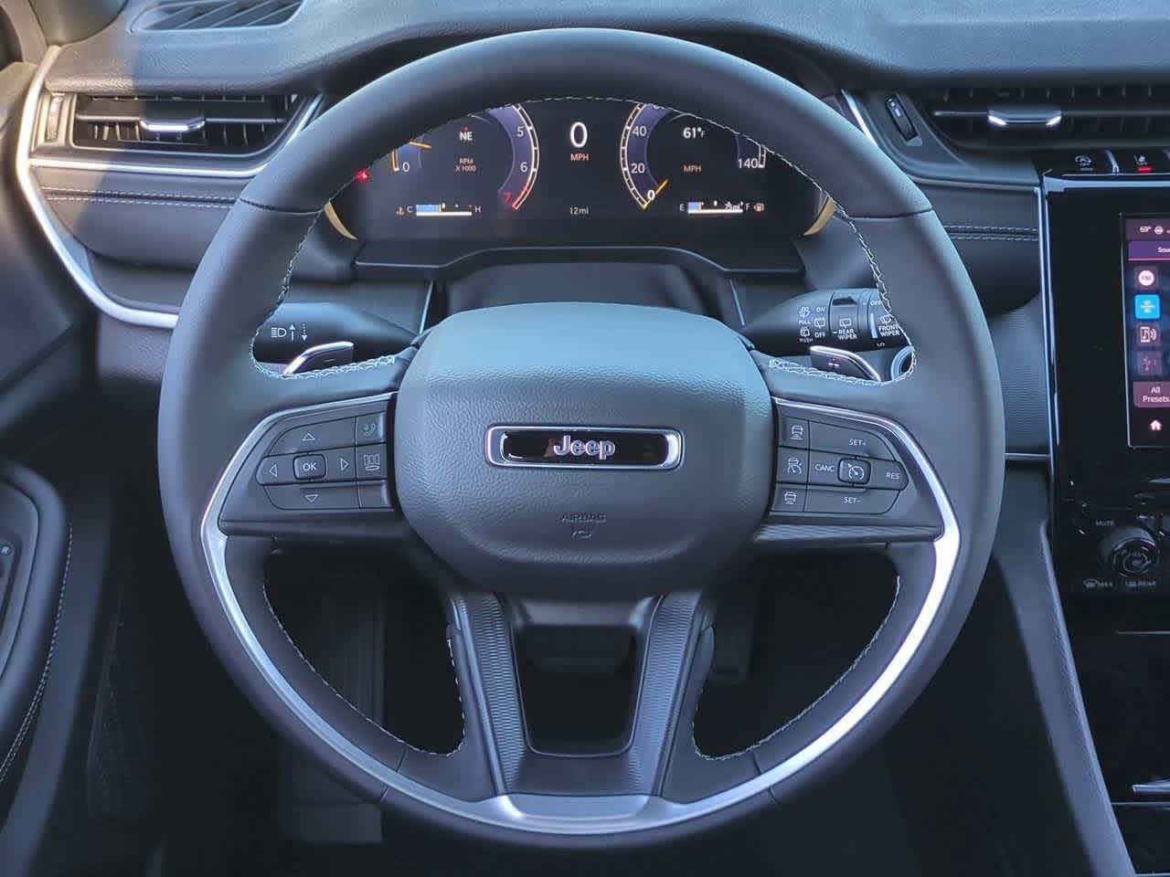 2025 Jeep Grand Cherokee GRAND CHEROKEE L LAREDO 4X2