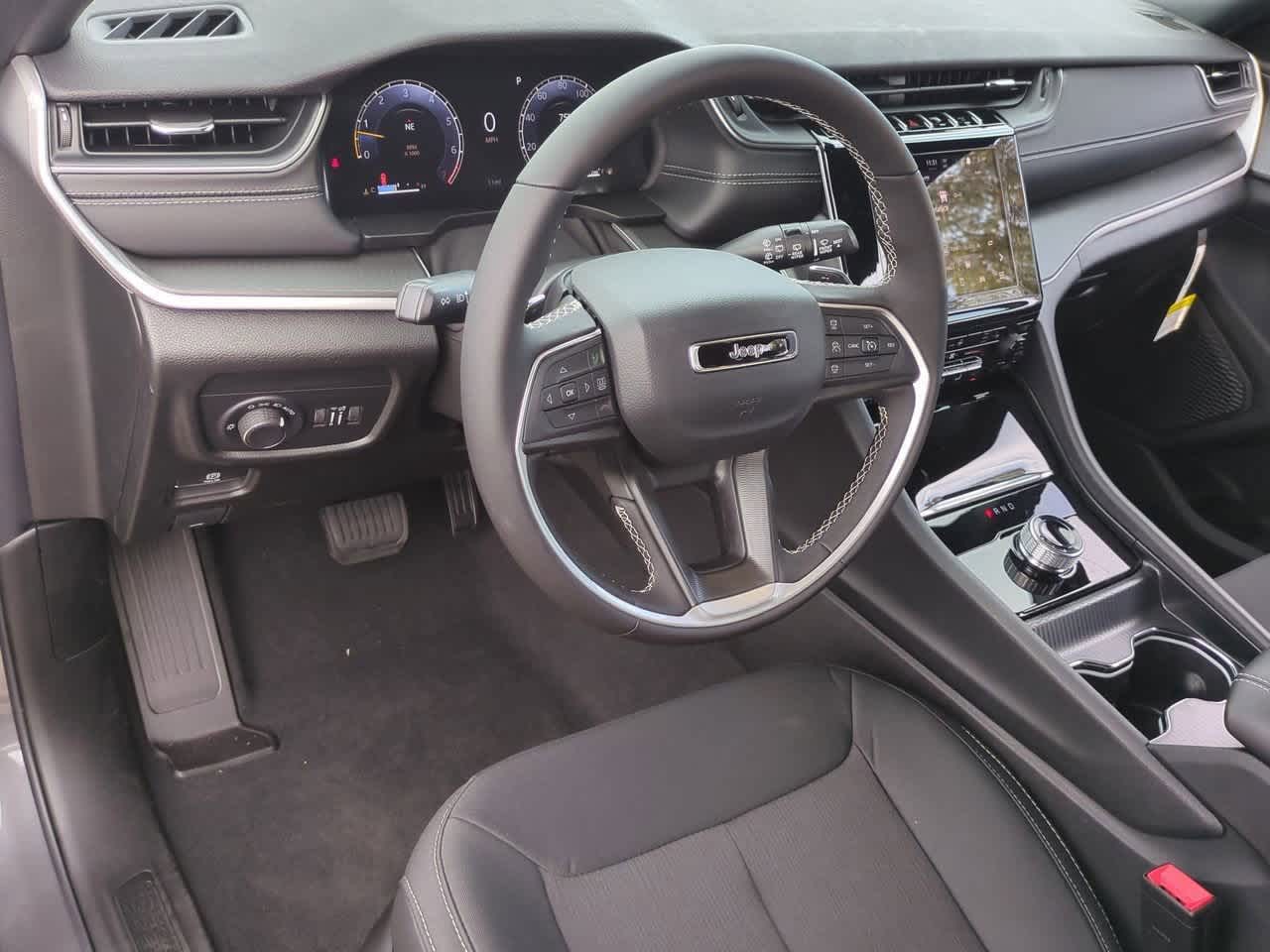 2025 Jeep Grand Cherokee GRAND CHEROKEE L LAREDO 4X2