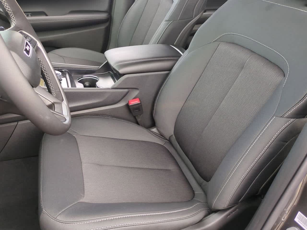 2025 Jeep Grand Cherokee GRAND CHEROKEE L LAREDO 4X2