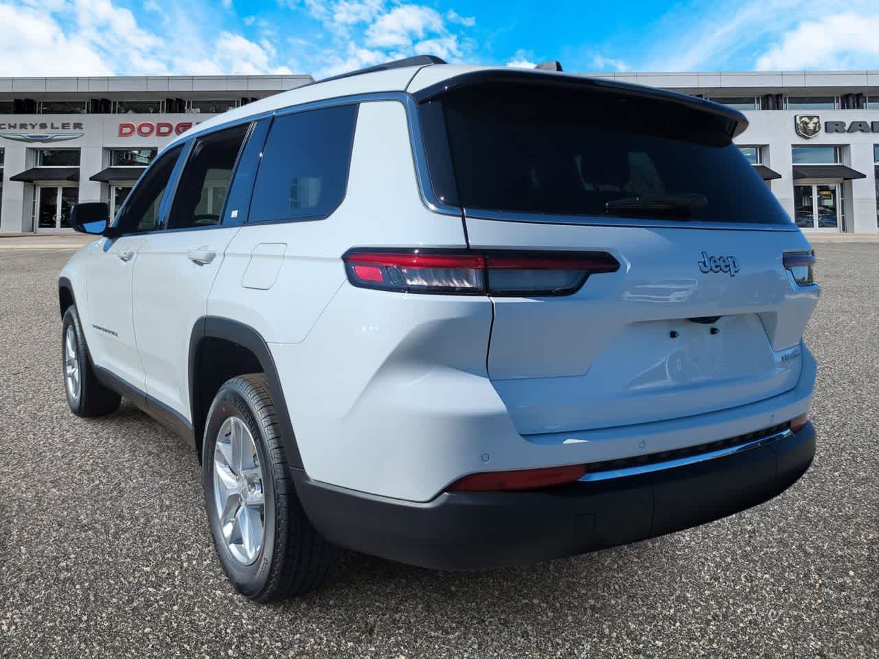 2025 Jeep Grand Cherokee GRAND CHEROKEE L LAREDO 4X2