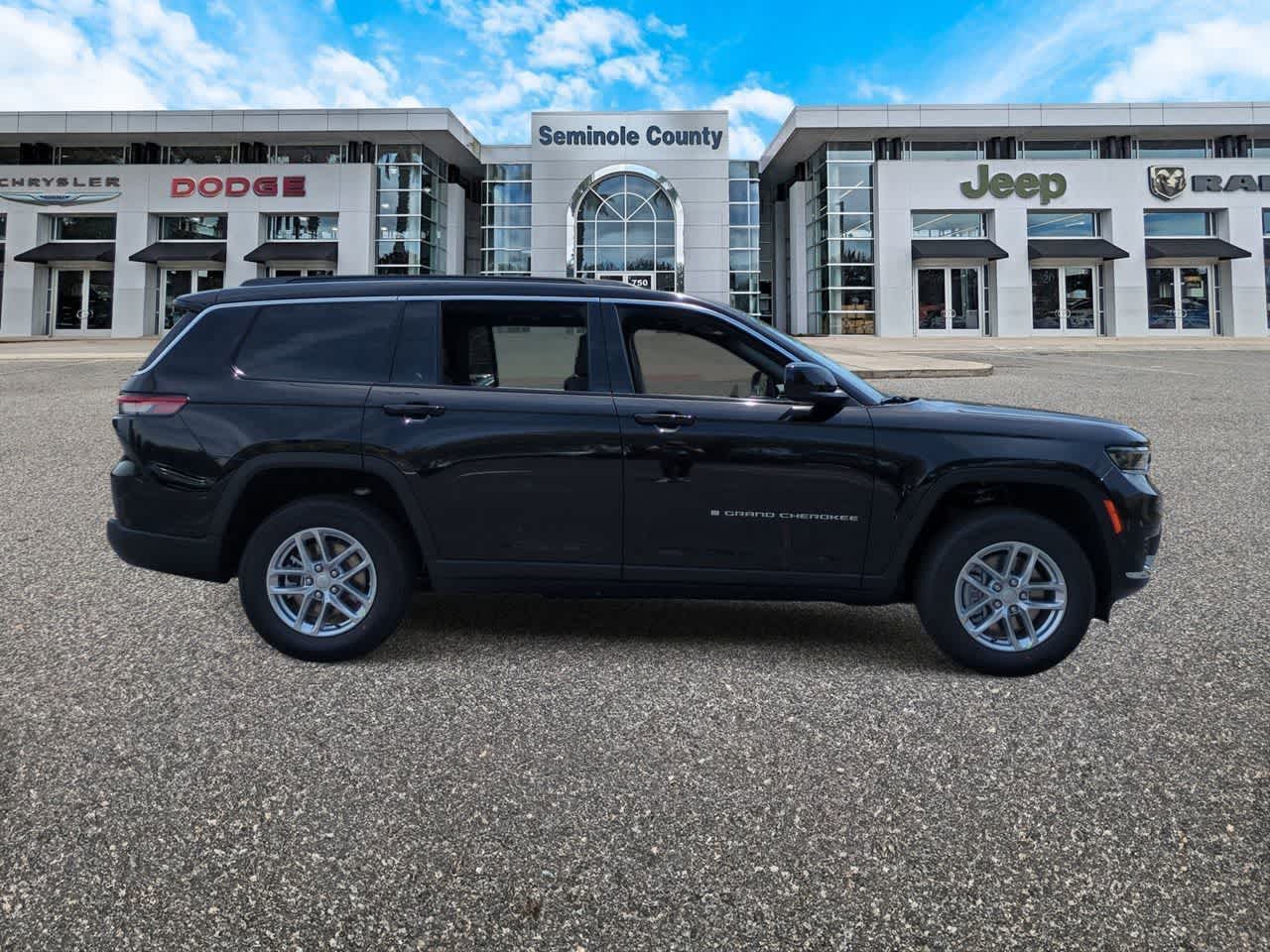 Jeep Grand Cherokee 2026 GRAND CHEROKEE L LAREDO 4X2