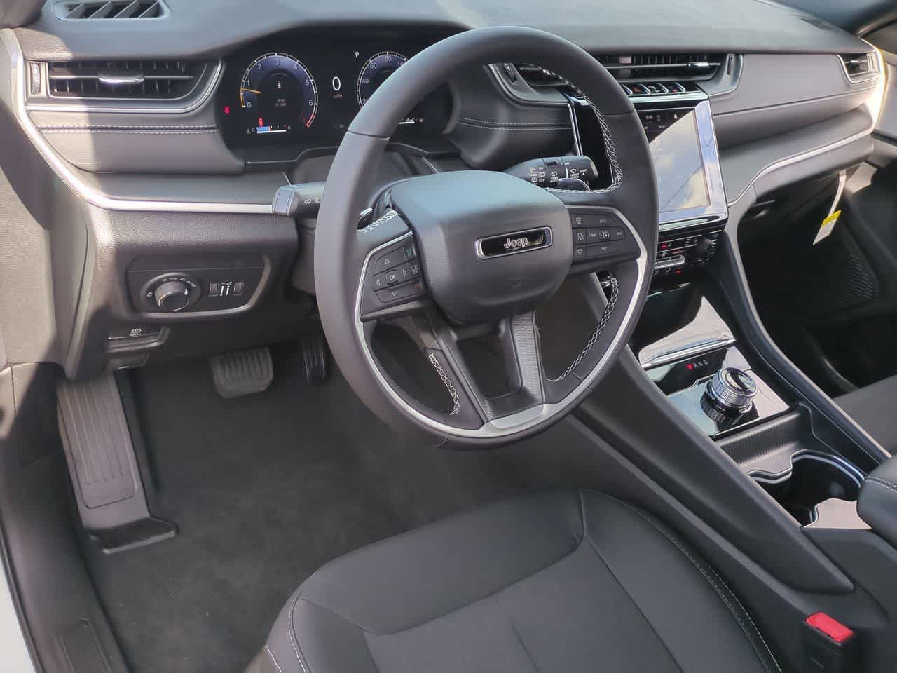 2025 Jeep Grand Cherokee GRAND CHEROKEE L LAREDO 4X2