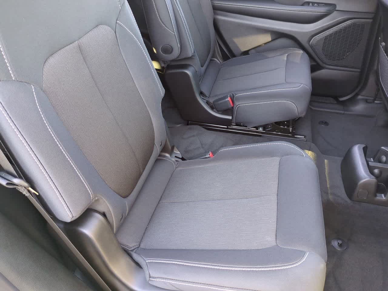 2025 Jeep Grand Cherokee GRAND CHEROKEE L LAREDO 4X2