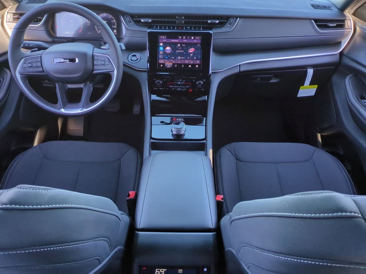 2025 Jeep Grand Cherokee GRAND CHEROKEE L LAREDO 4X2