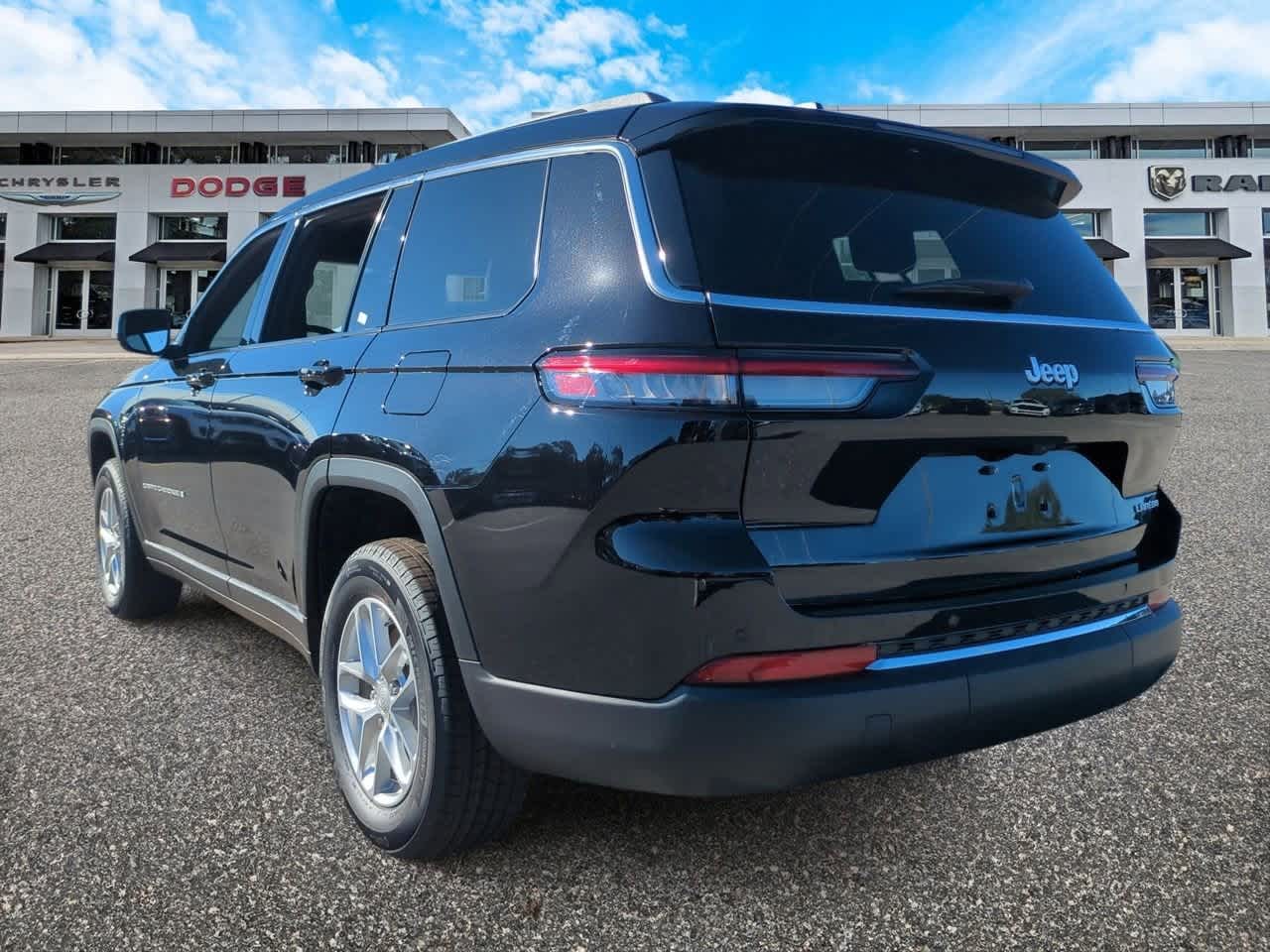 2025 Jeep Grand Cherokee GRAND CHEROKEE L LAREDO 4X2