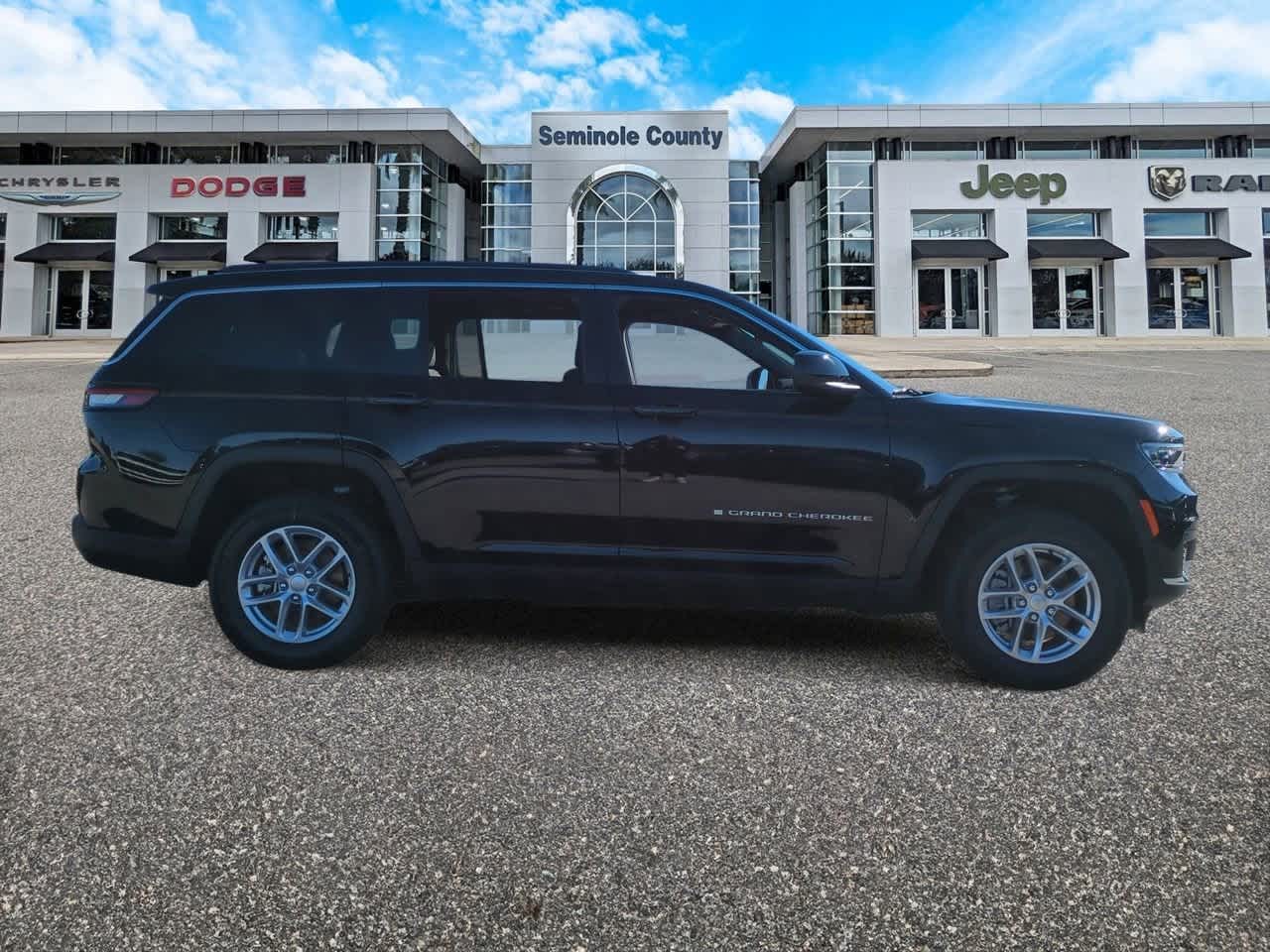 2025 Jeep Grand Cherokee GRAND CHEROKEE L LAREDO 4X2