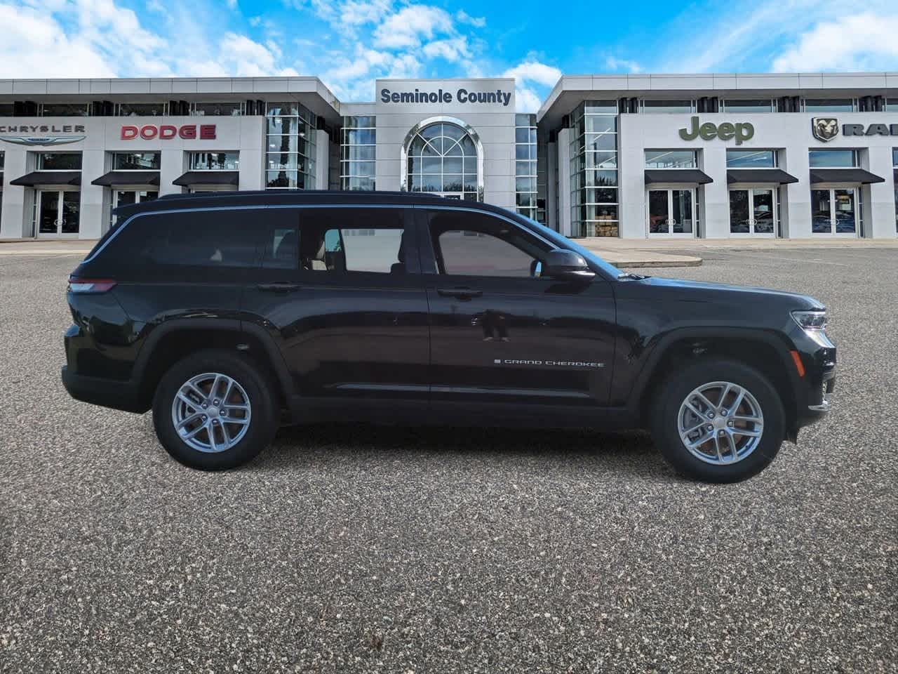 2025 Jeep Grand Cherokee GRAND CHEROKEE L LAREDO 4X2