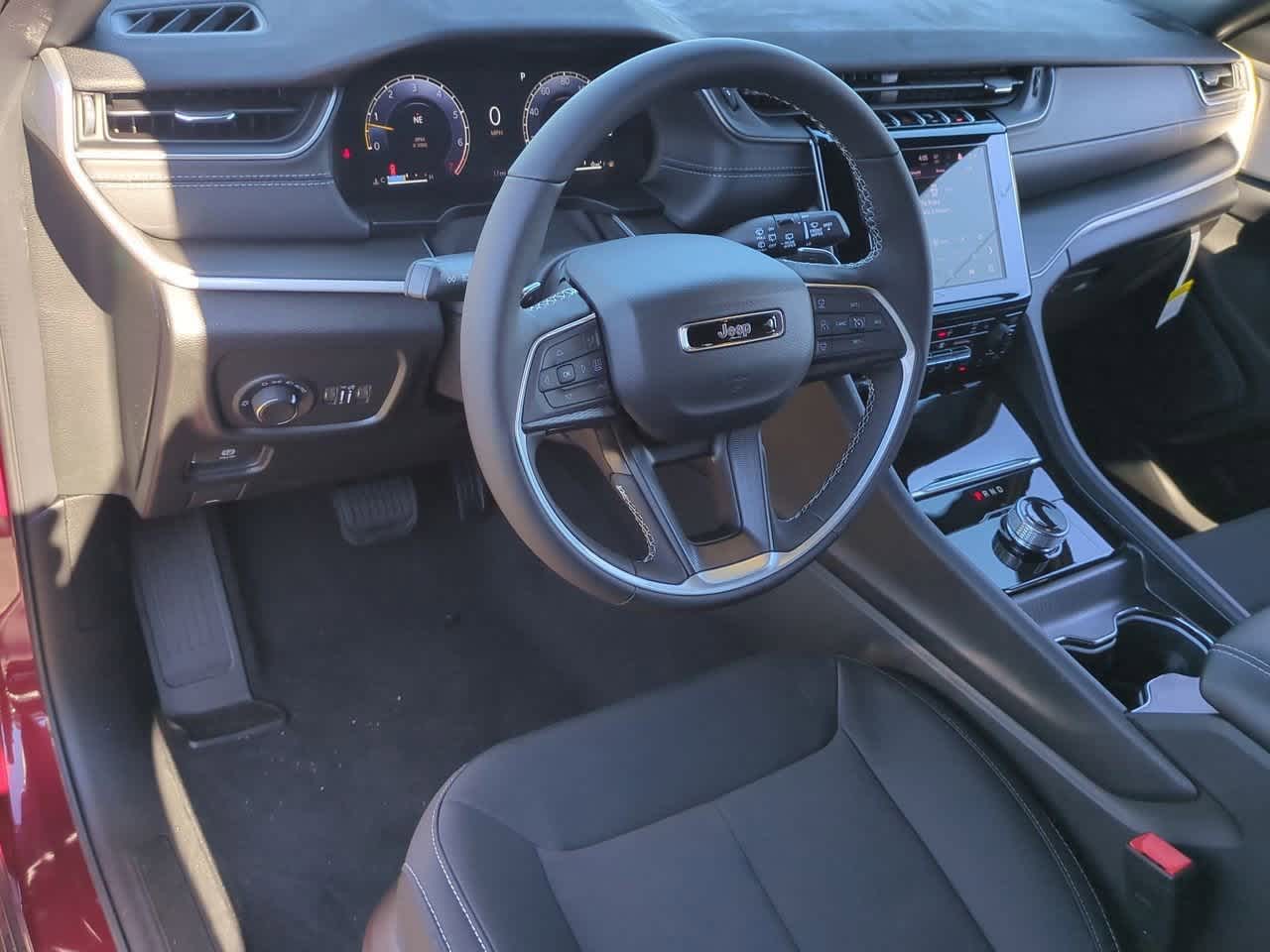 2025 Jeep Grand Cherokee GRAND CHEROKEE L LAREDO 4X2