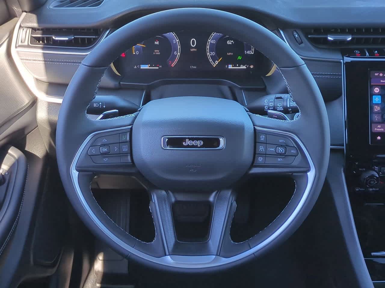 2025 Jeep Grand Cherokee GRAND CHEROKEE L LAREDO 4X2