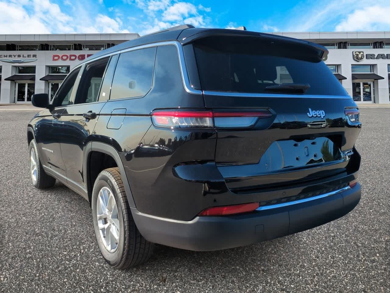 2025 Jeep Grand Cherokee GRAND CHEROKEE L LAREDO 4X2