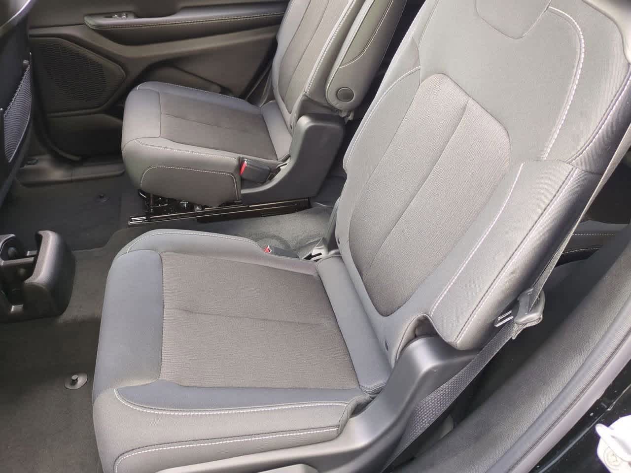 2025 Jeep Grand Cherokee GRAND CHEROKEE L LAREDO X 4X4