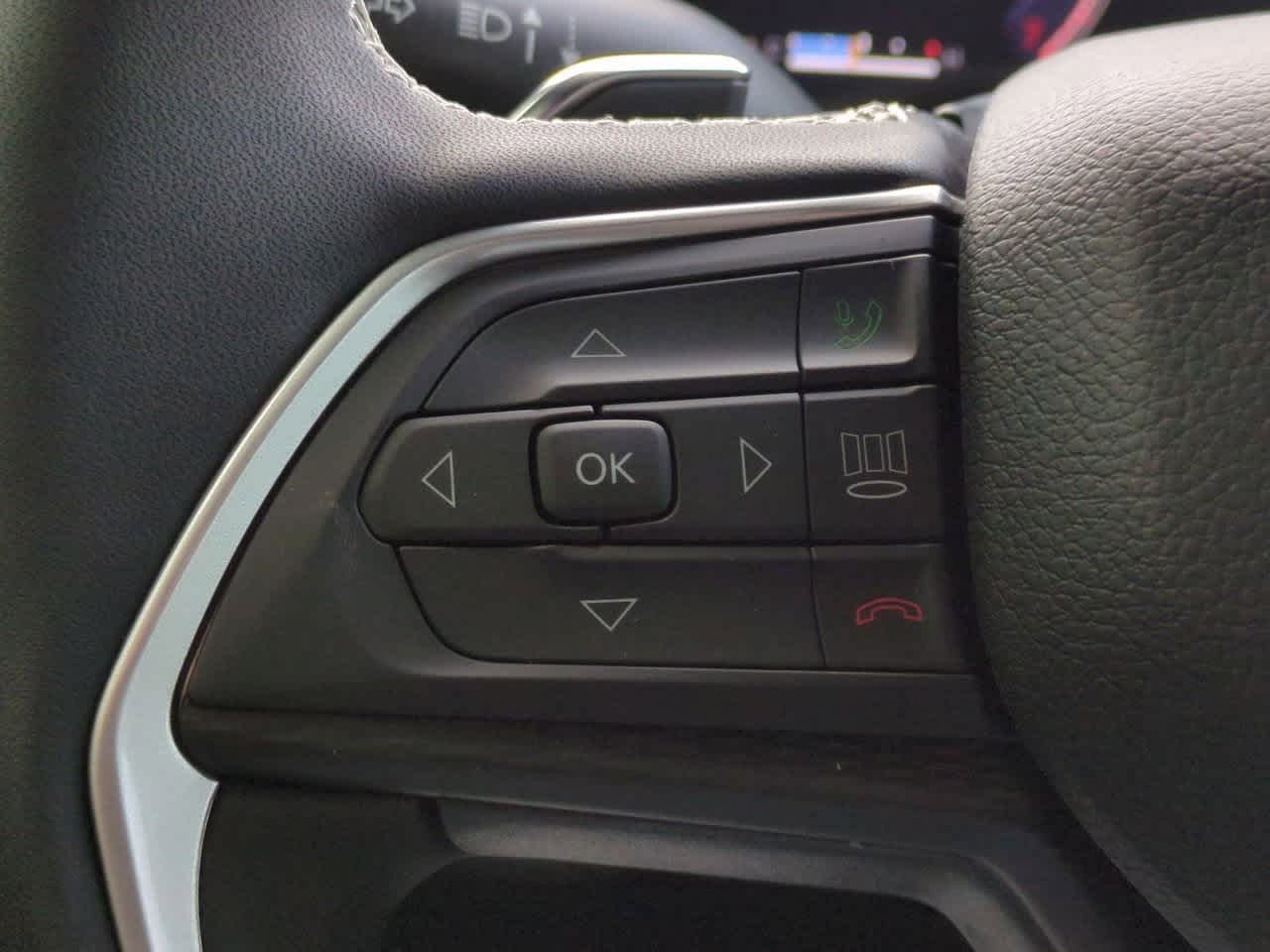 2025 Jeep Grand Cherokee GRAND CHEROKEE L LAREDO X 4X4