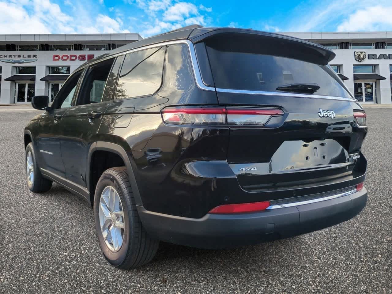 2025 Jeep Grand Cherokee GRAND CHEROKEE L LAREDO X 4X4