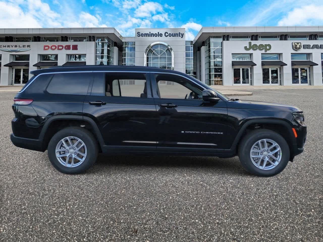 2025 Jeep Grand Cherokee GRAND CHEROKEE L LAREDO X 4X4