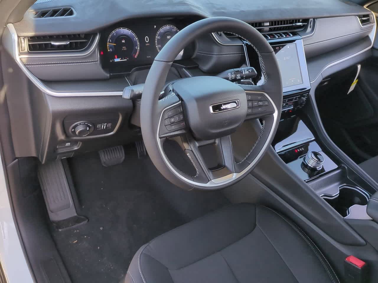 2025 Jeep Grand Cherokee GRAND CHEROKEE L LAREDO X 4X4