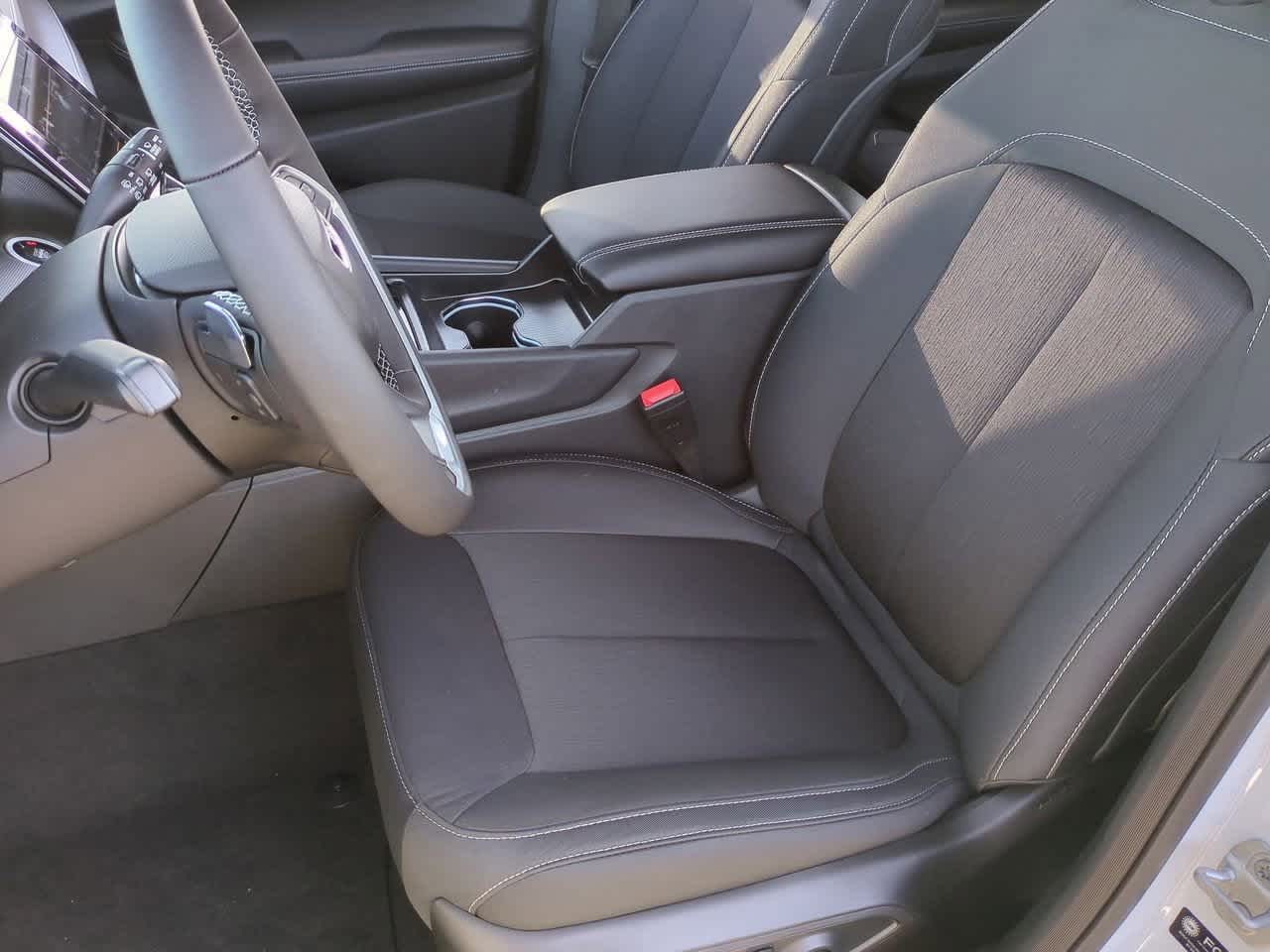 2025 Jeep Grand Cherokee GRAND CHEROKEE L LAREDO X 4X4