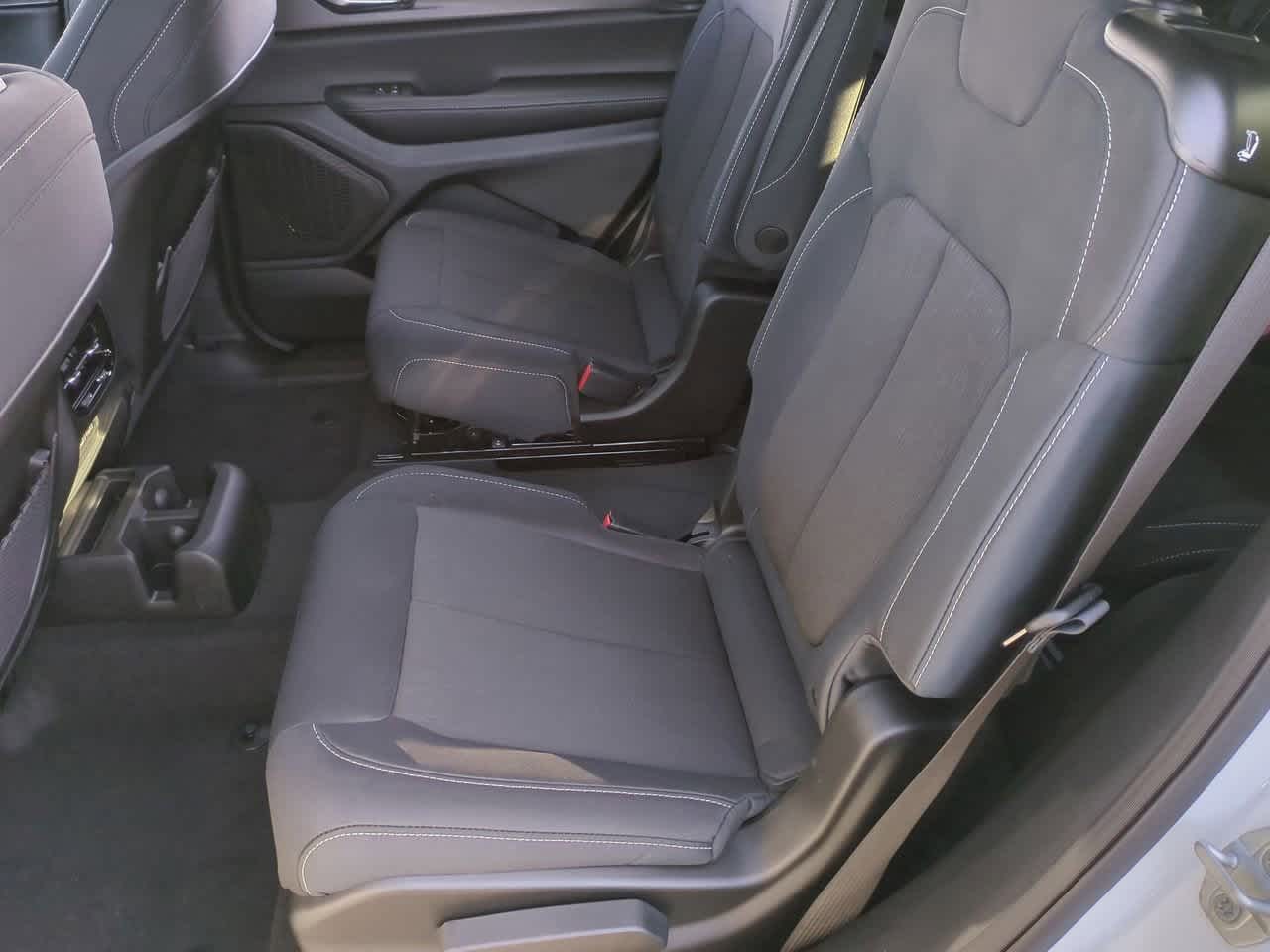 2025 Jeep Grand Cherokee GRAND CHEROKEE L LAREDO X 4X4