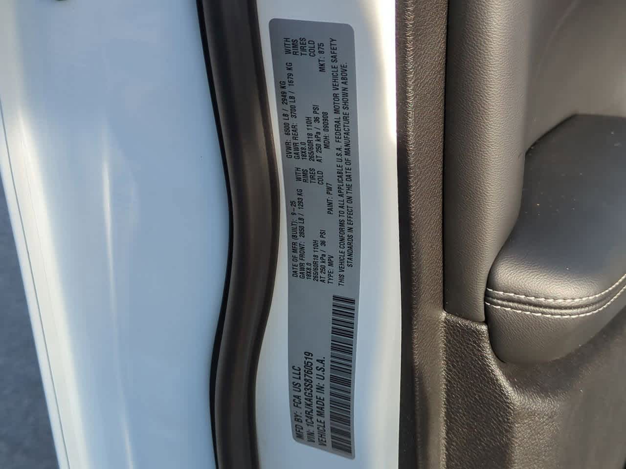 2025 Jeep Grand Cherokee GRAND CHEROKEE L LAREDO X 4X4