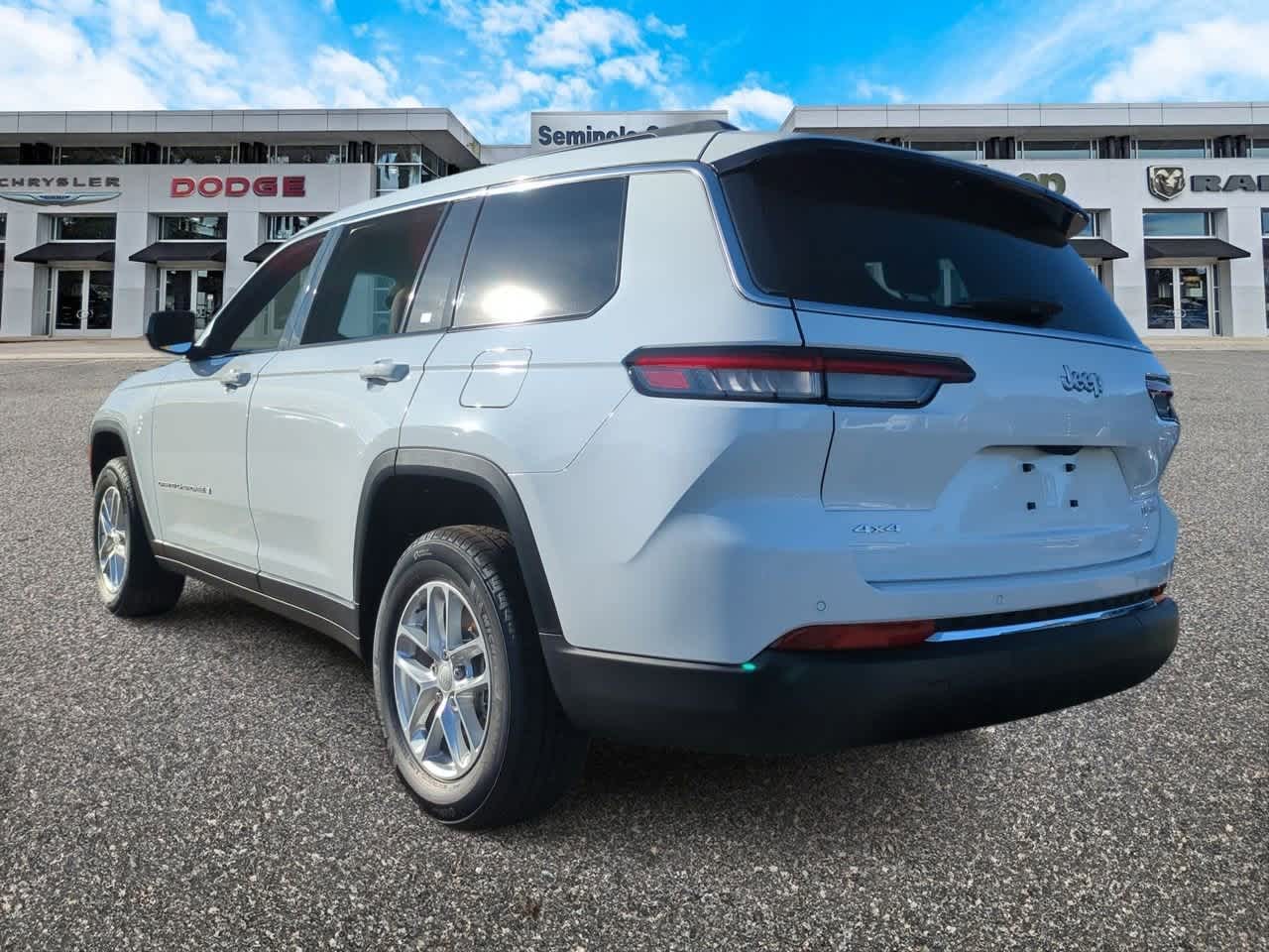 2025 Jeep Grand Cherokee GRAND CHEROKEE L LAREDO X 4X4