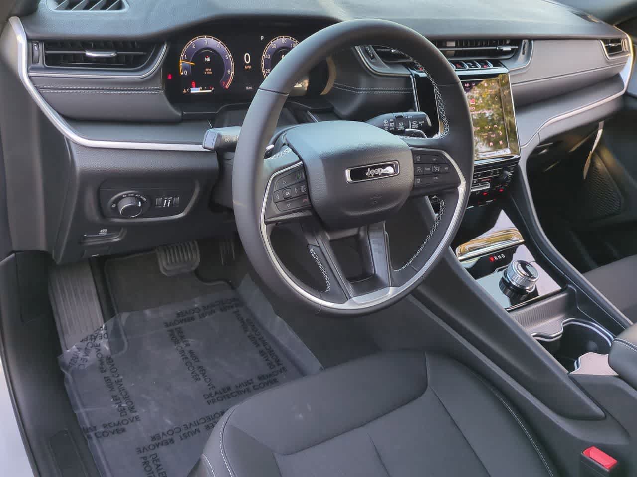 2025 Jeep Grand Cherokee GRAND CHEROKEE L LAREDO X 4X4