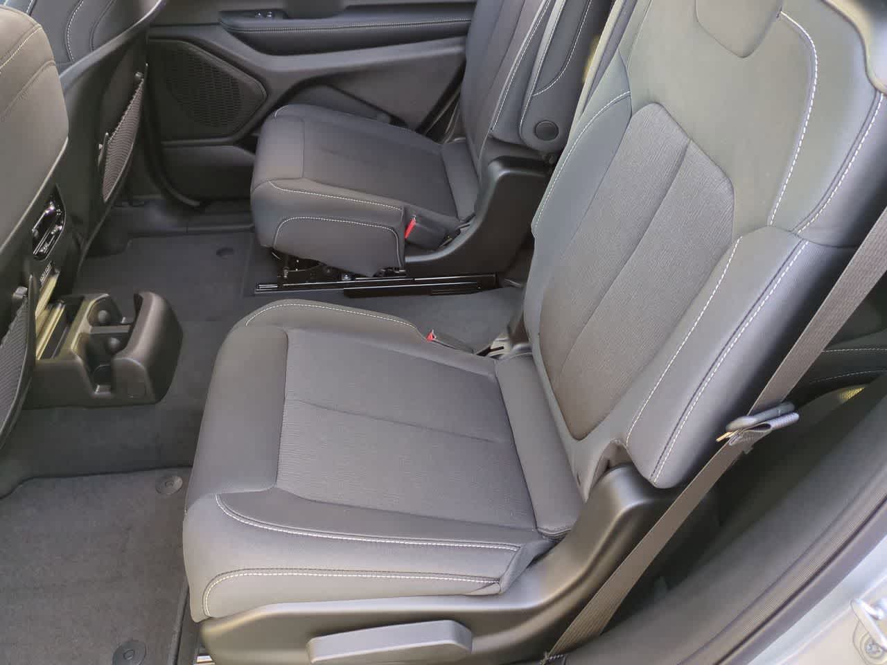 2025 Jeep Grand Cherokee GRAND CHEROKEE L LAREDO X 4X4