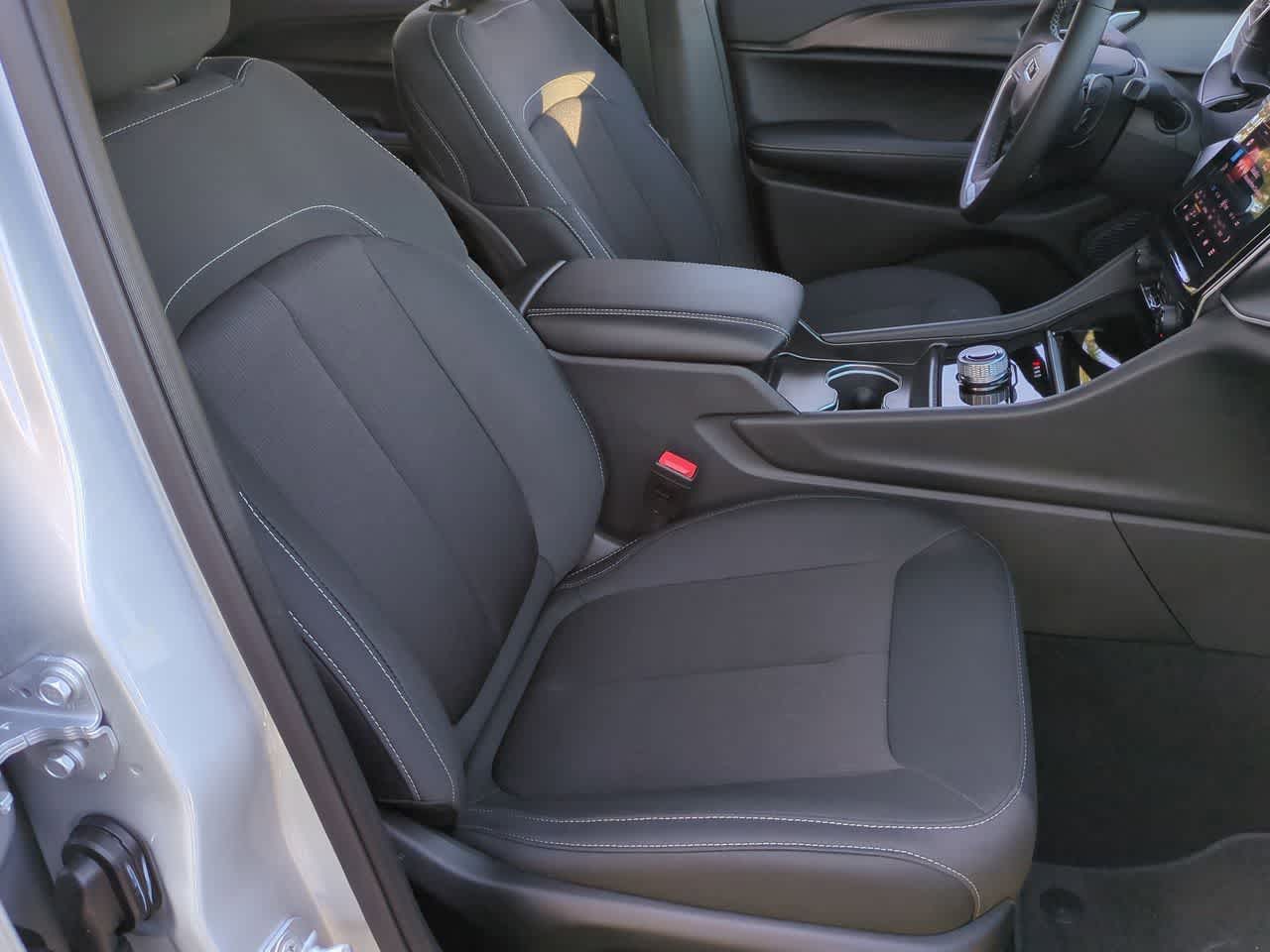 2025 Jeep Grand Cherokee GRAND CHEROKEE L LAREDO X 4X4