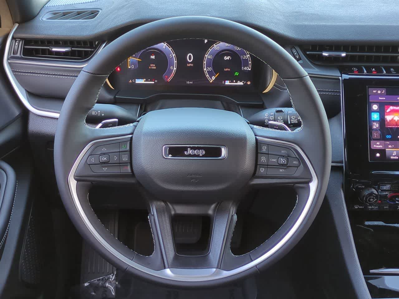 2025 Jeep Grand Cherokee GRAND CHEROKEE L LAREDO X 4X4