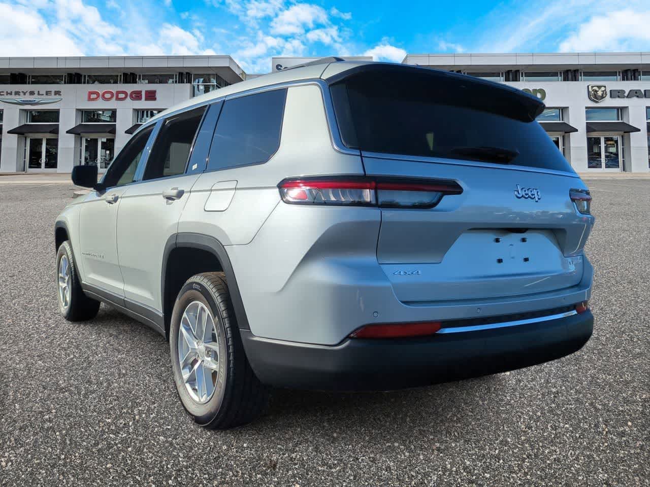 2025 Jeep Grand Cherokee GRAND CHEROKEE L LAREDO X 4X4