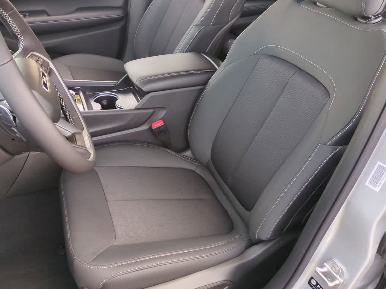 2025 Jeep Grand Cherokee GRAND CHEROKEE L LAREDO X 4X4