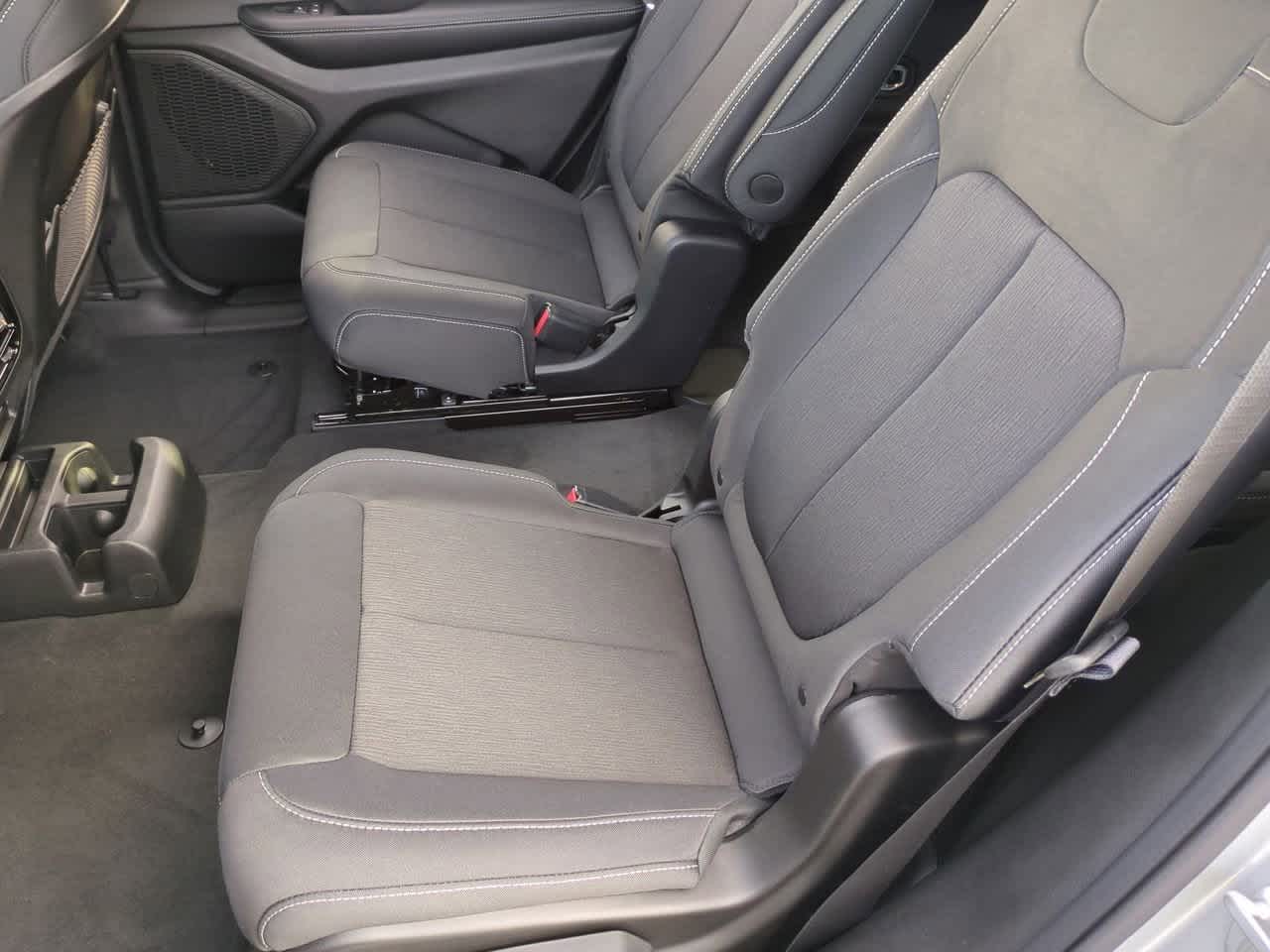 2025 Jeep Grand Cherokee GRAND CHEROKEE L LAREDO X 4X4