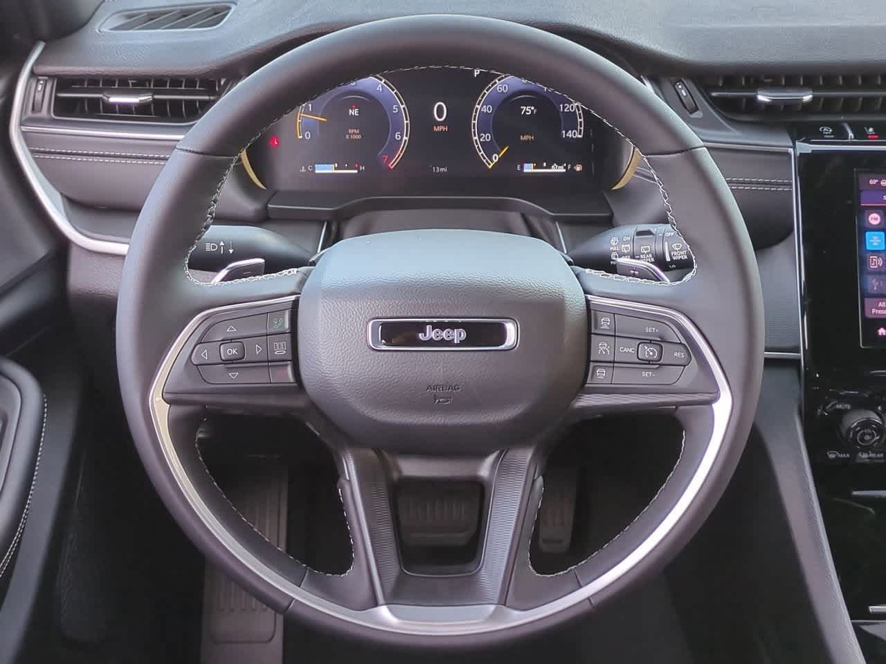 2025 Jeep Grand Cherokee GRAND CHEROKEE L LAREDO X 4X4