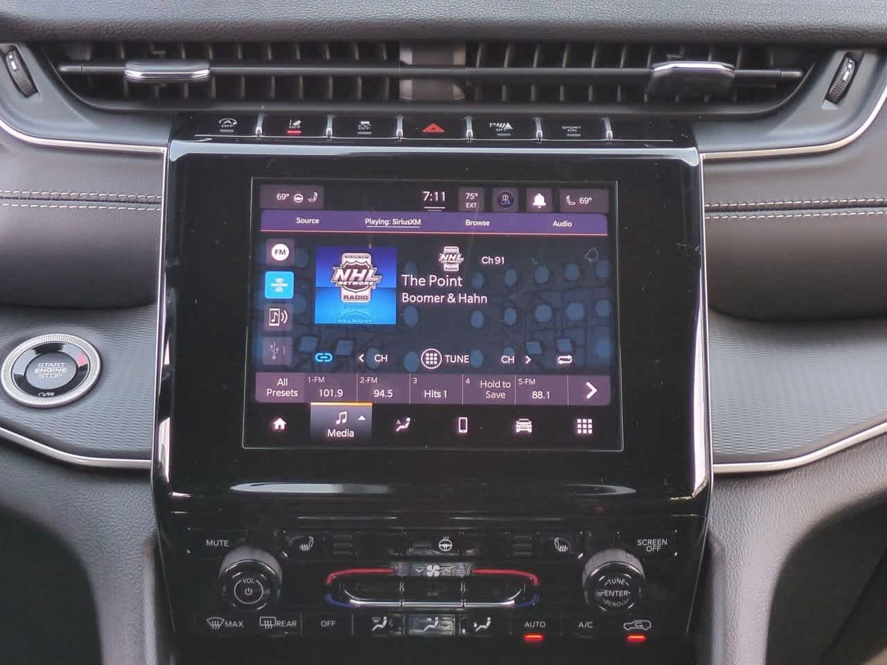 2025 Jeep Grand Cherokee GRAND CHEROKEE L LAREDO X 4X4