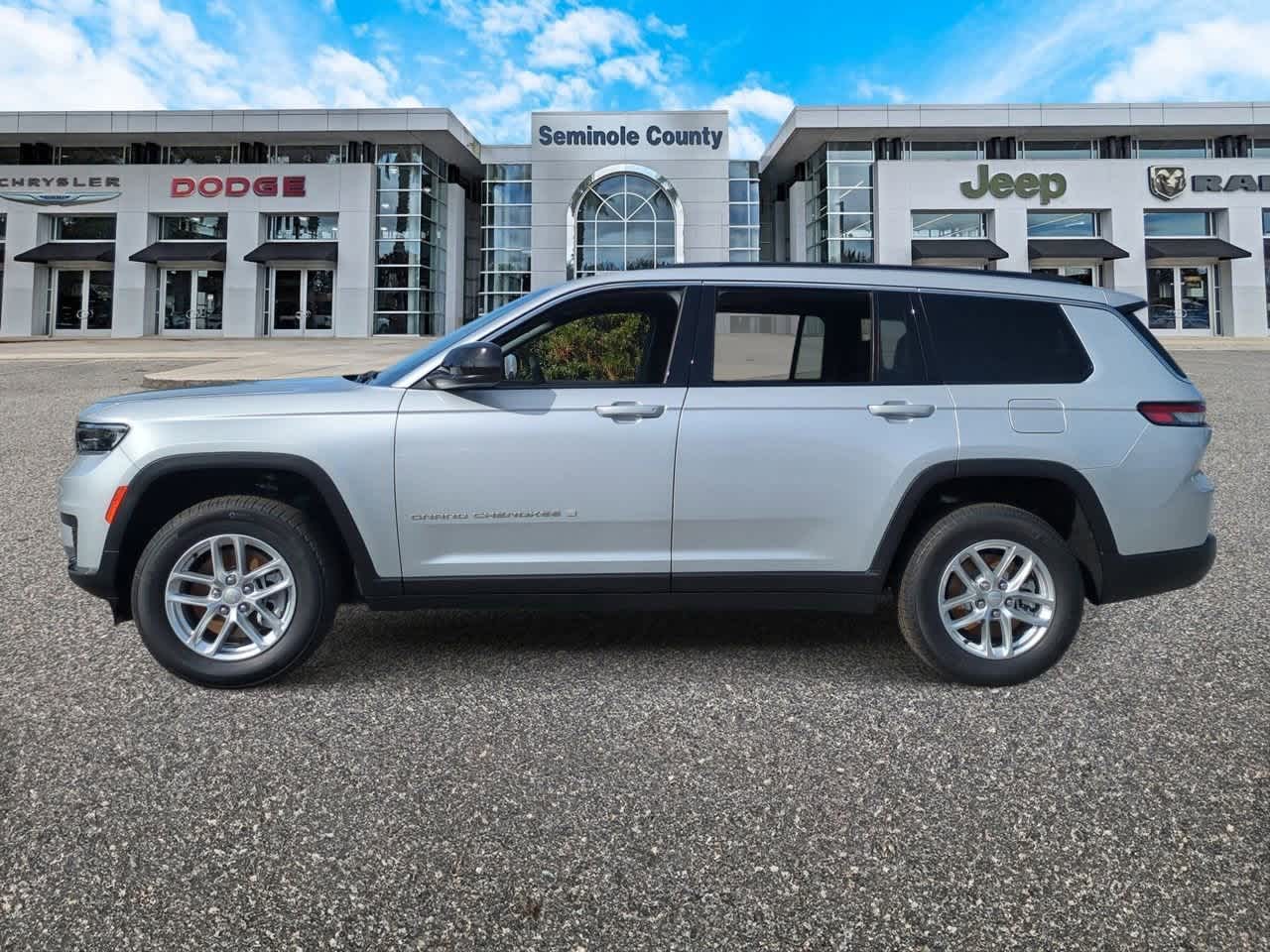 2025 Jeep Grand Cherokee GRAND CHEROKEE L LAREDO X 4X4