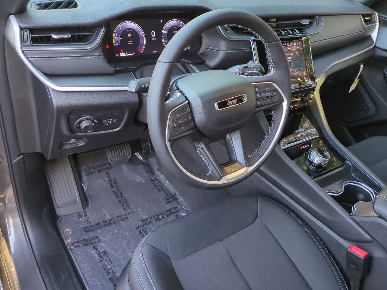 2025 Jeep Grand Cherokee GRAND CHEROKEE L LAREDO X 4X4