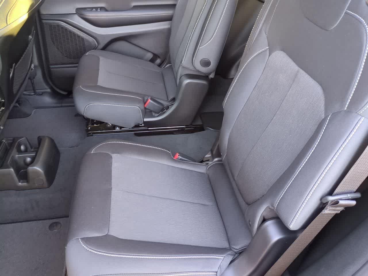 2025 Jeep Grand Cherokee GRAND CHEROKEE L LAREDO X 4X4