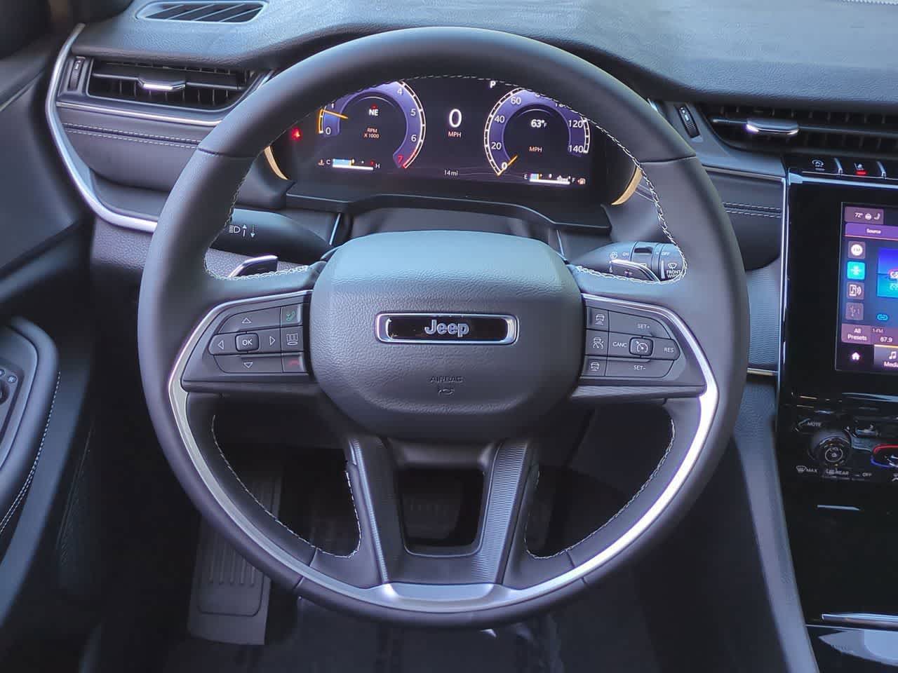 2025 Jeep Grand Cherokee GRAND CHEROKEE L LAREDO X 4X4