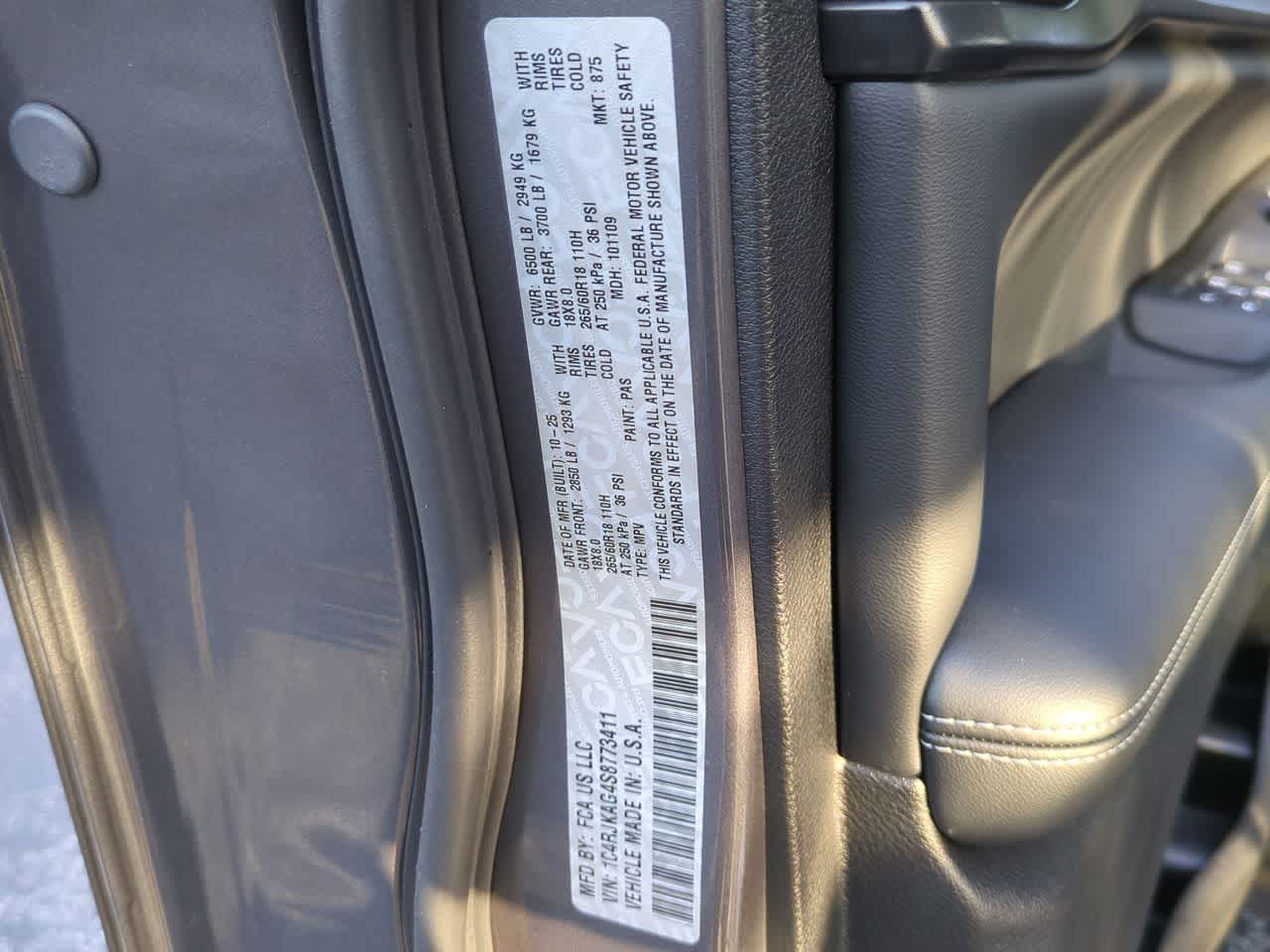 2025 Jeep Grand Cherokee GRAND CHEROKEE L LAREDO X 4X4