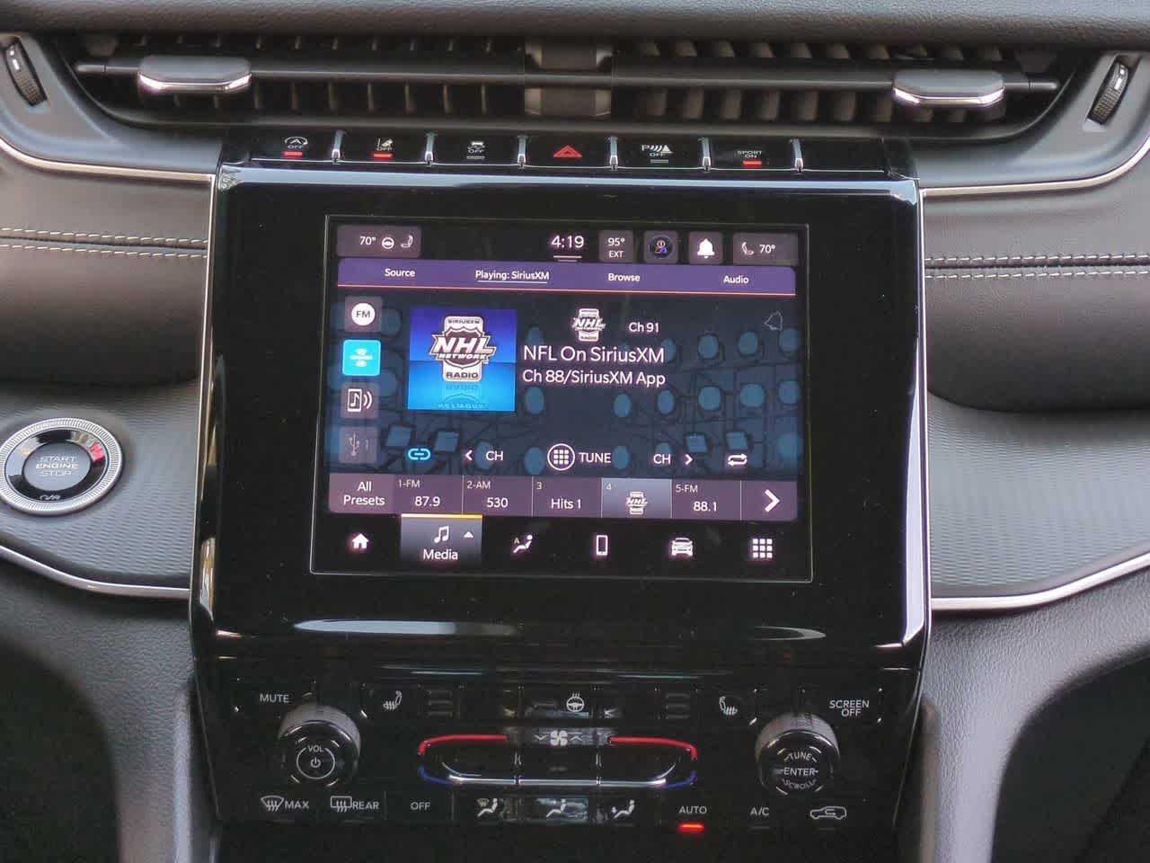 2025 Jeep Grand Cherokee GRAND CHEROKEE L LAREDO X 4X4